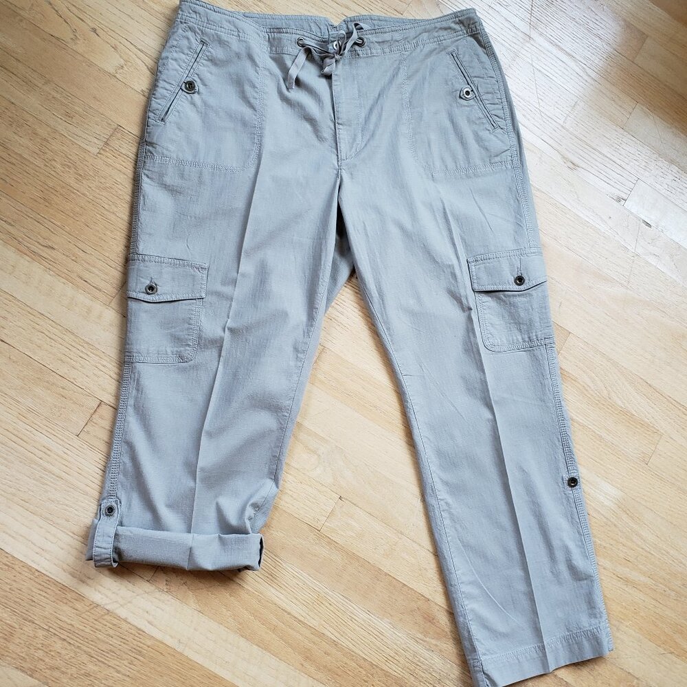 LL Bean Favorite Fit Women's Convertible Straight Leg Cargo Pants, Size: 16 Reg - Picture 4 of 16